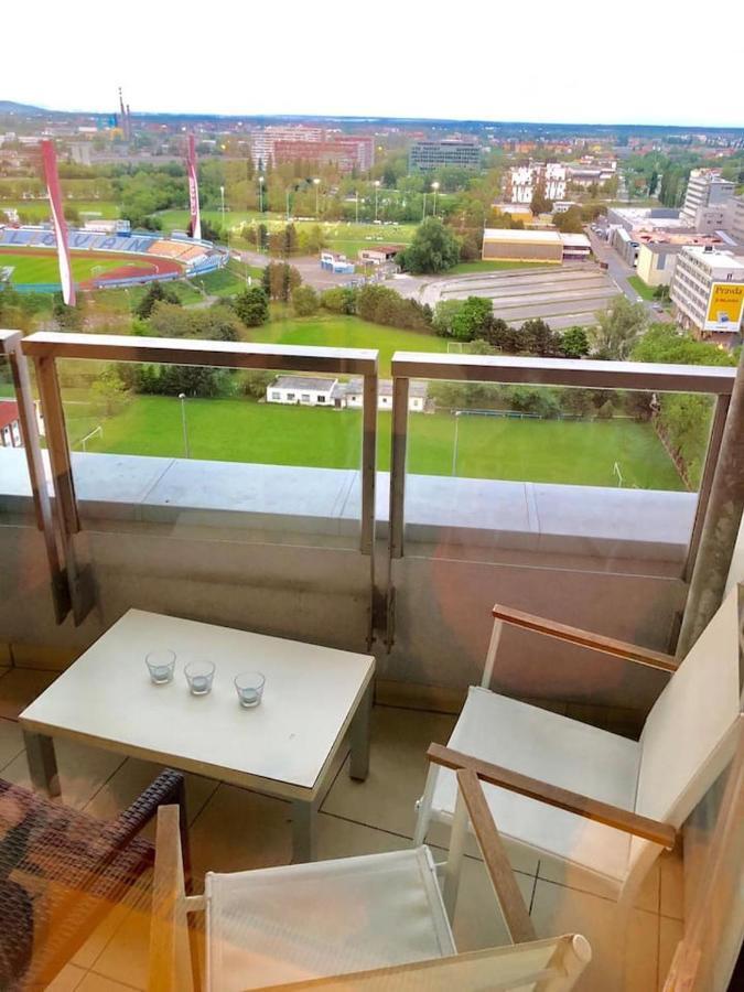 Juls Apartment Next To Football And Hockey Stadium Bratislava Eksteriør bilde